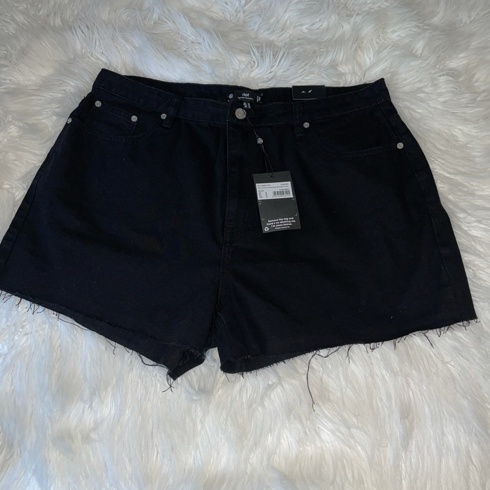 MISSGUIDED black denim shorts